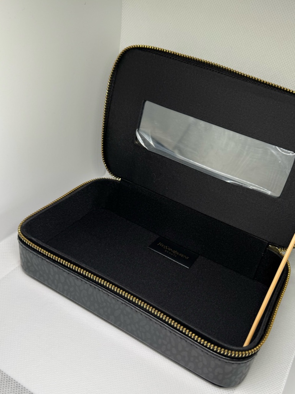YSL Hardshell Case - Picture 4 of 7